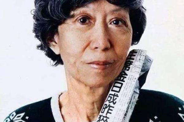 算命先生说张爱玲姑姑会晚婚，果然如此，她等了初恋五十多年