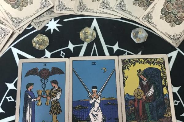 塔罗测试：你在吸引什么向你靠近？