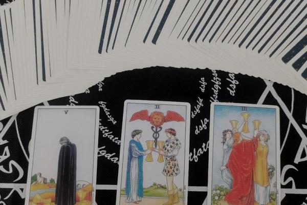 塔罗测试：你现在喜欢的人对你有什么想法呢？