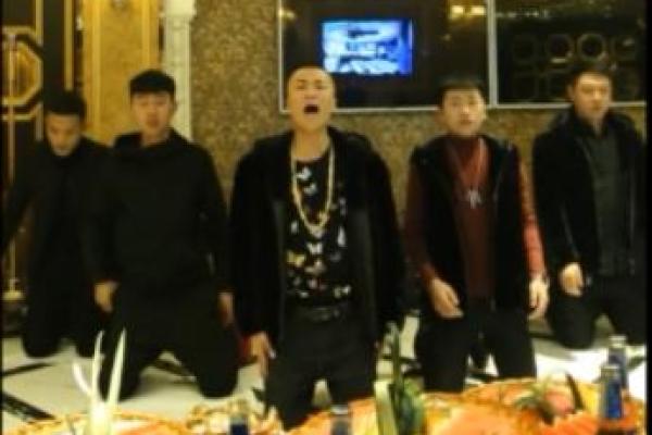 一个混社会当老大，发财上亿的八字